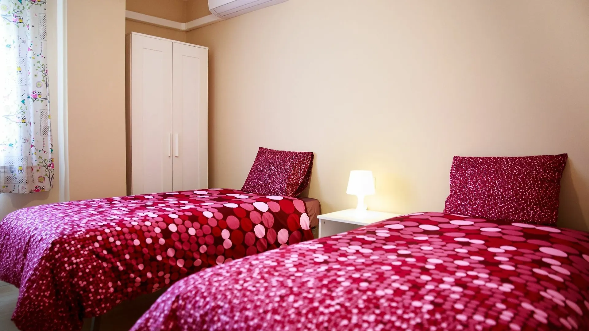 Sea & Wave Beach Deluxe Malaga Apartment
